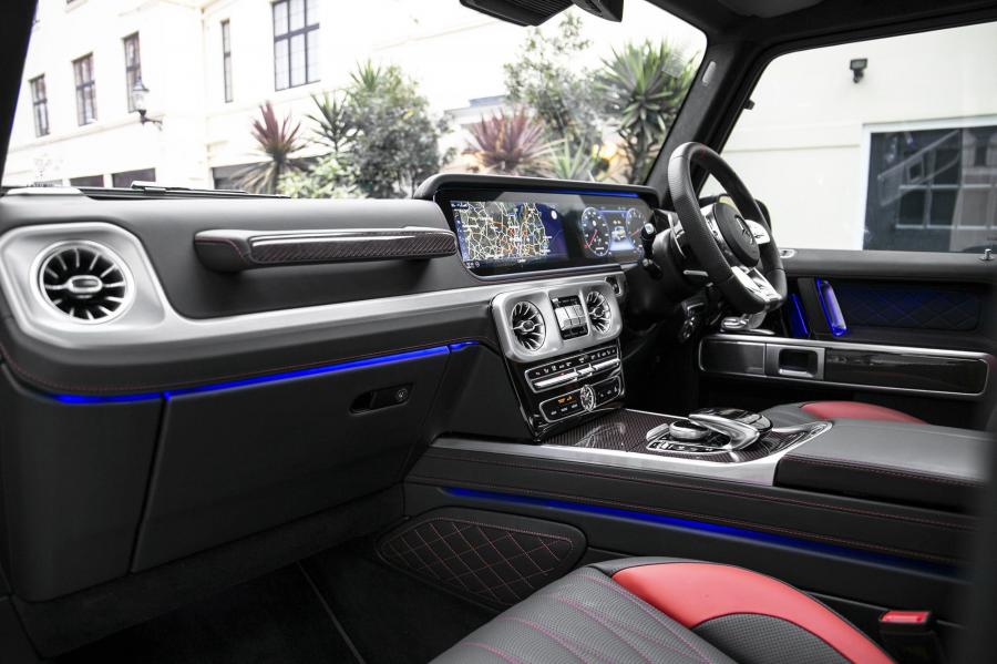 Интерьер Mercedes-AMG G63 Edition #1 (W463) 2018 года  (UK) (фото 11 из 24)